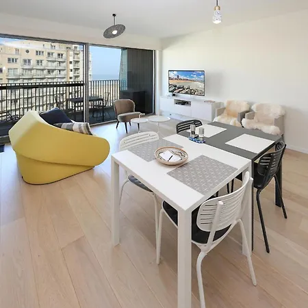 Amazing In Apartment *