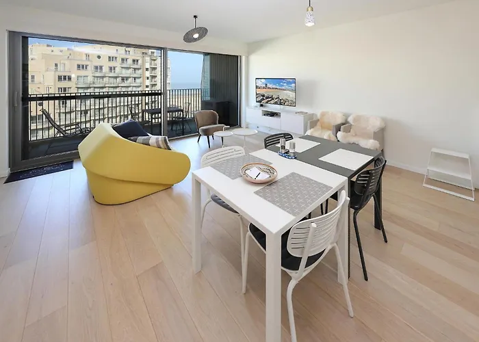 Amazing In Apartment *